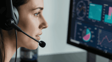 Illustrazione che rappresenta una strategia multicanale per la lead generation B2B, con call center e strumenti digitali integrati.